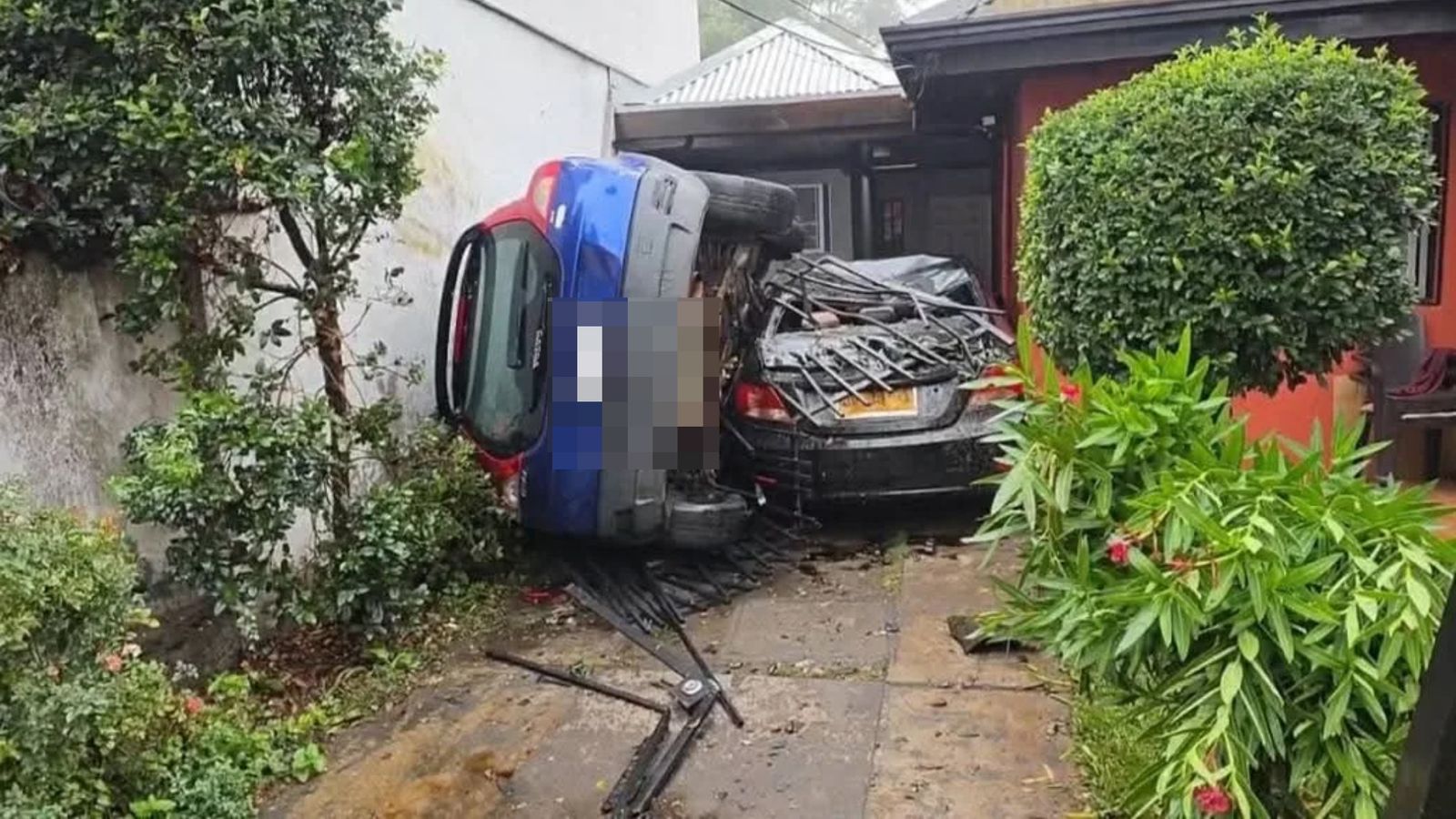 CURICÓ: Vehículo Impacta Vivienda y Colectivo “Conductor Habría Estado Bajo los Efectos del Alcohol”